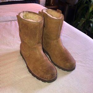 Men’s Ugg waterproof boots size 10